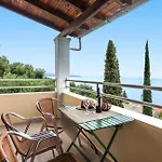 - Seaside Getaways With Pool Lejlighed Mparmpati