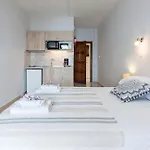 Apartment - Seaside Getaways With Pool