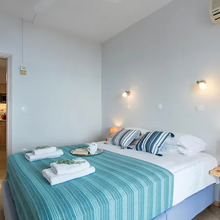Lejlighed - Seaside Getaways With Pool Mparmpati