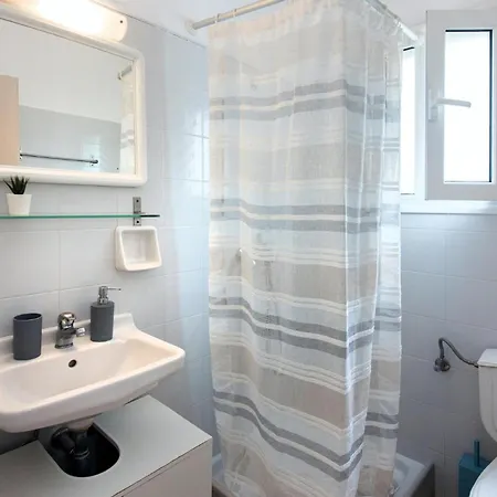 - Seaside Getaways With Pool
