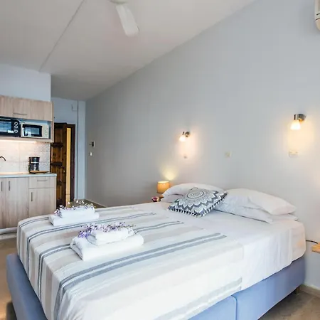 - Seaside Getaways With Pool