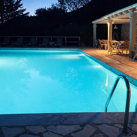 - Seaside Getaways With Pool Daire
